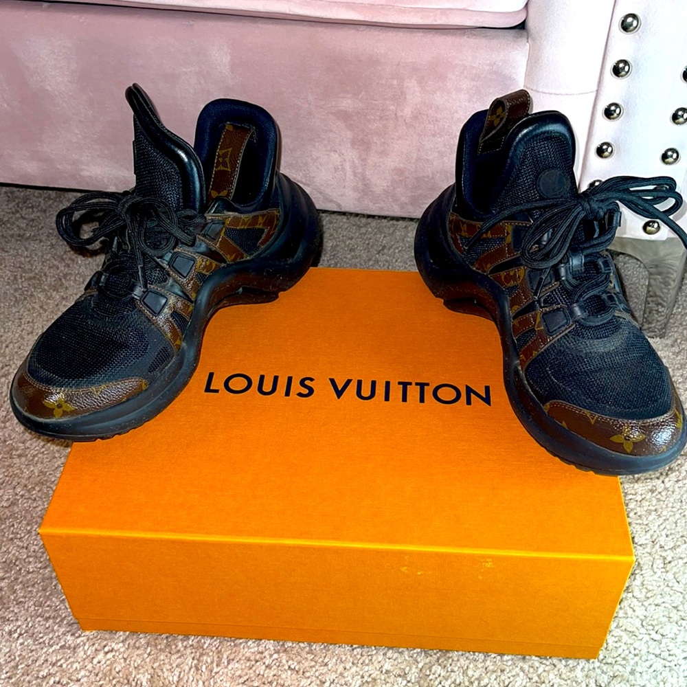 LOUIS VUITTON Calfskin Patent Monogram LV Archlight Sneakers 38 Black.
